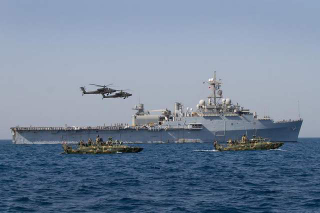 Illustration for article titled How The U.S. Navy Turned An Oil Tanker Into A Helicopter Sea Base